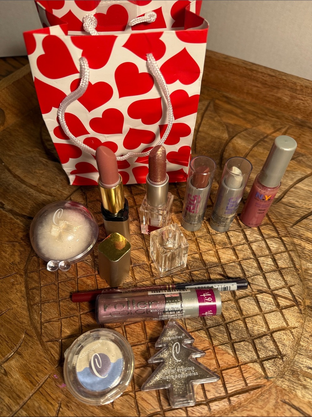 💄NWT 10 pc Neutral Pink Lipstick and Shimmer Gloss Set — Mixed in heart bag
